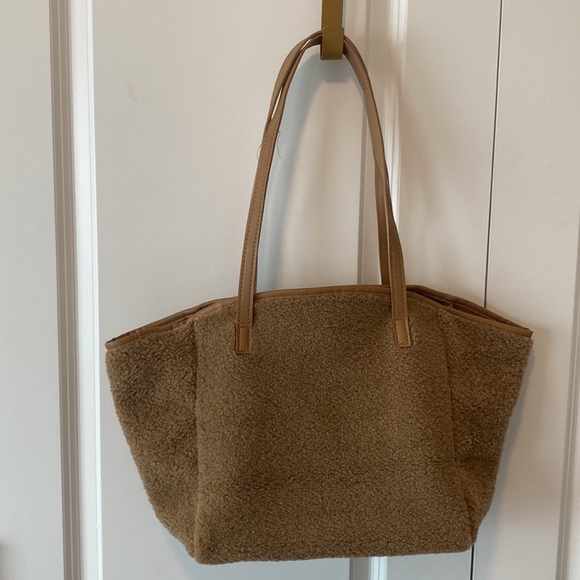 Neiman Marcus Beige Sherpa Faux Fur Nubuck Tote Bag Reversible Neutrals - Picture 2 of 9